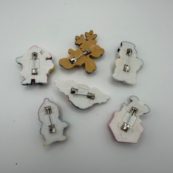 Set of 6 Vintage Russ Christmas Pins Brooches Santa Snowman Reindeer Penguin Dog - Picture 2 of 2